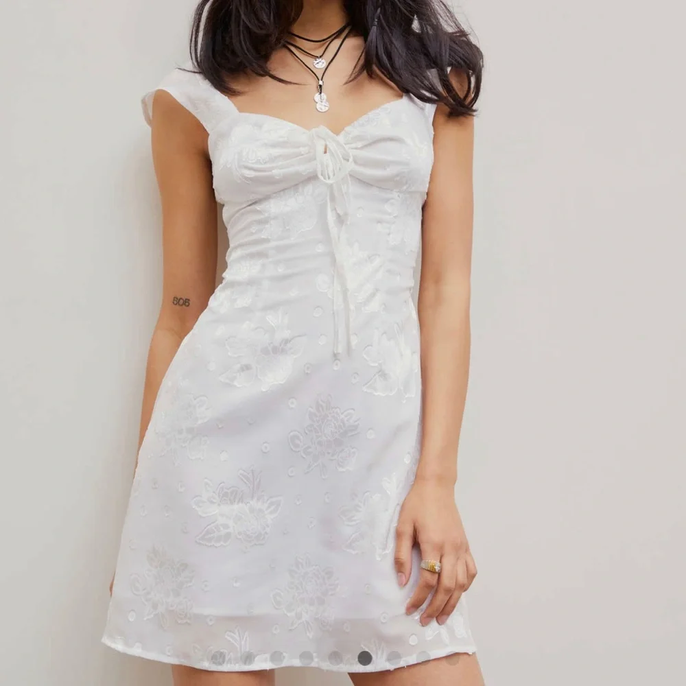 simple short lace wedding dress Short Loose Style Wedding Dresses Simple Gowns With Lace Outfits ZW810